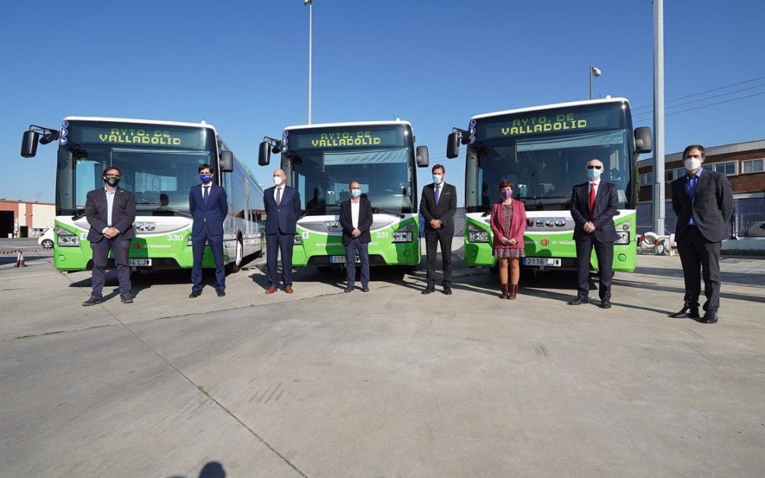 Iveco entrega los primeros autobuses de gas natural comprimido en Valladolid