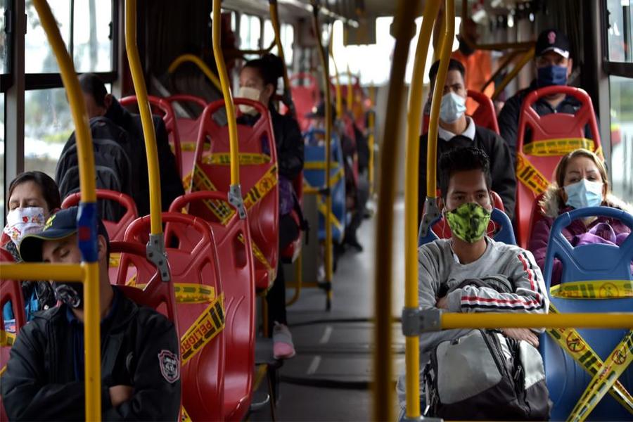 Viajar en autobús con las ventanas abiertas es seguro contra la COVID-19