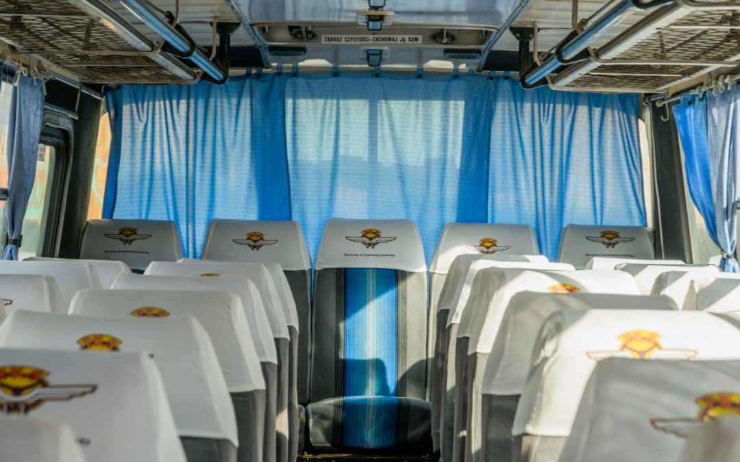 ¿La asistencia cubre el traslado de un autobús con pasajeros?